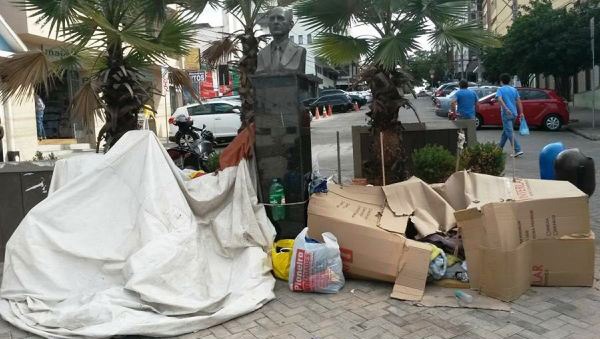 O grande número de pessoas em sitao de rua na cidade tem assustado moradores