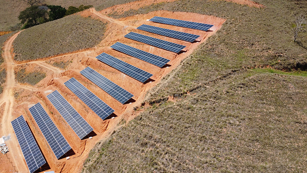 Usinas fotovoltaicas que geram energia limpa e sustentável